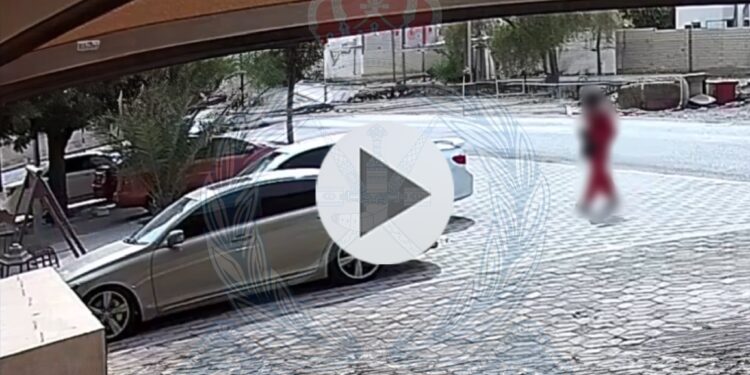 القبض على شخصين سرقا 5 مركبات من مواقع مختلفة في مسقط