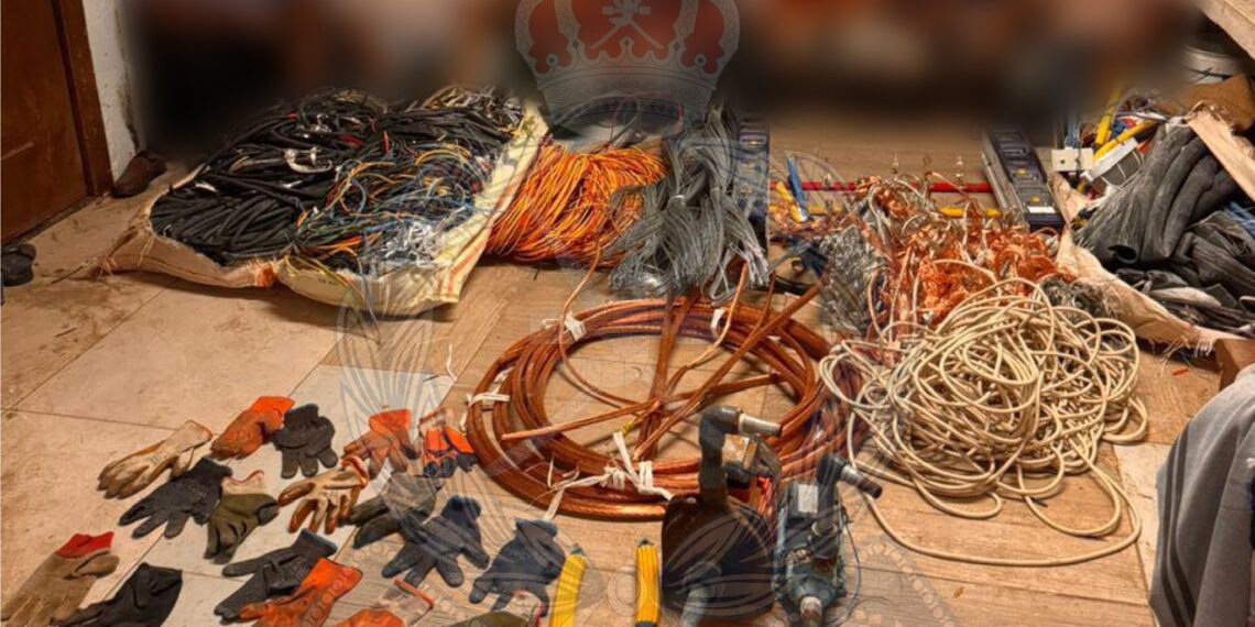 القبض على 8 آسيويين سرقوا كابلات وأسلاك وقطع للمولدات الكهربائية في مسقط و جنوب الباطنة