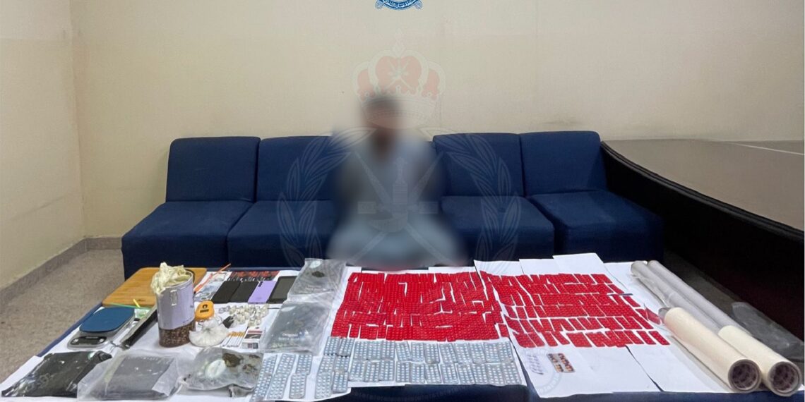 القبض على آسيوي بحوزته كميات كبيرة من المخدرات بشمال الباطنة