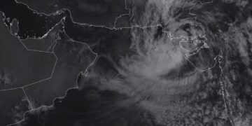 🔴 عاجل : تطور الحالة المدارية في بحر العرب إلى عاصفة مدارية