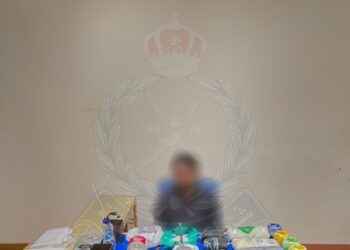ضبط آسيوي بحوزته كمية من مخدر الكريستال بجنوب الباطنة