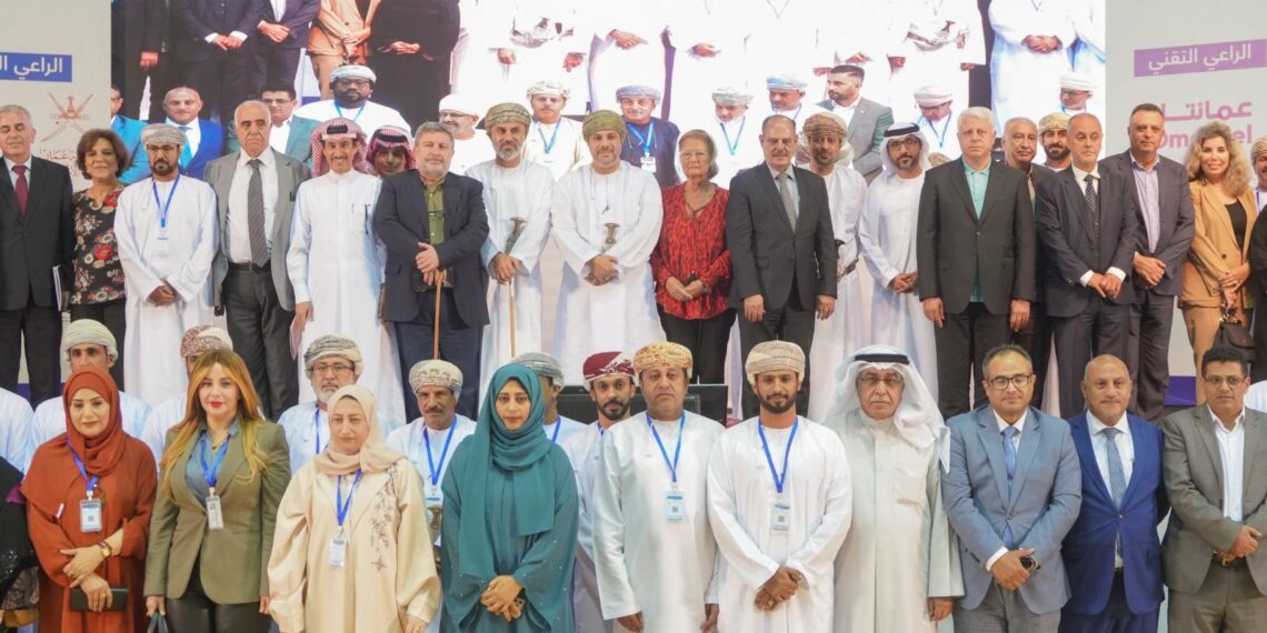 ختام أعمال ندوة “فرص الاستثمار السياحي والاقتصادي في سلطنة عُمان ودور الإعلام في الترويج لها” 1 ختام أعمال ندوة “فرص الاستثمار السياحي والاقتصادي في سلطنة عُمان ودور الإعلام في الترويج لها”