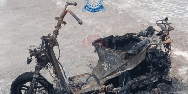 القبض على شخص أضرم النار في دراجة نارية متوقفة في فناء منزل بوادي المعاول