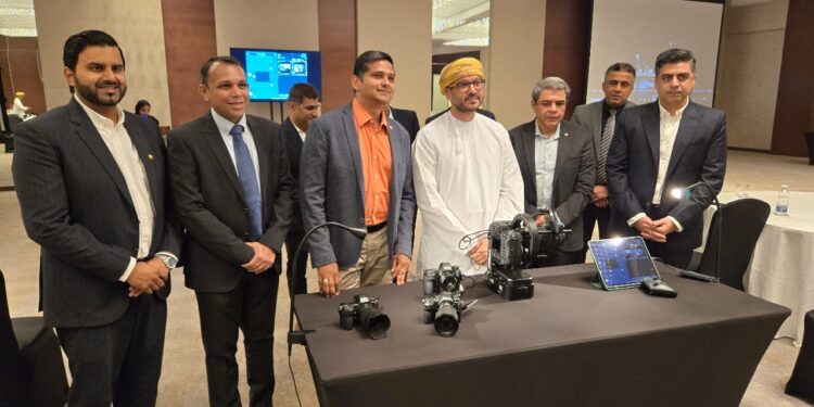 مجموعة كيمجي رامداس تحتفل بإطلاق كاميرا “نيكون المتطورة”