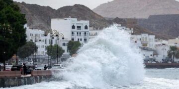 تنبيه بإستمرار ارتفاع موج البحر خلال الأيام القادمة