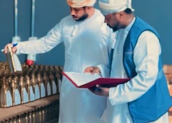 مخالفة منشأة تجارية لمخالفتها قانون الملكية الفكرية بشمال الباطنة