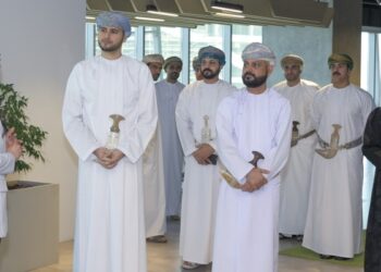 صاحب السمو السيد بلعرب بن هيثم آل سعيد يزور مختبرات عمانتل للابتكار