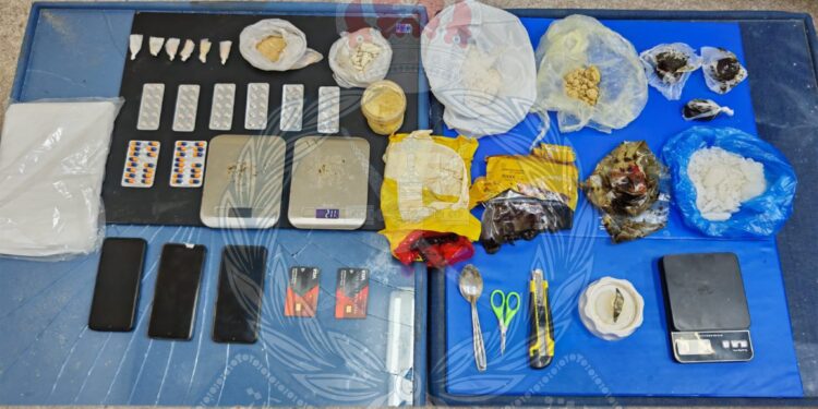 القبض على آسيويين لحيازتهما مواد مخدرة بشمال الباطنة