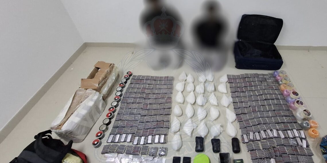 القبض على 5 آسيويين لحيازتهم كميات من المواد المخدرة بجنوب الباطنة
