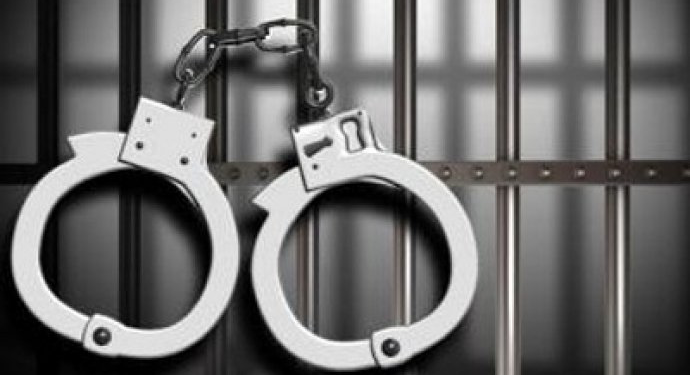 القبض على 3 أشخاص لارتكابهم عدة جرائم سرقة من محال تجارية في بوشر