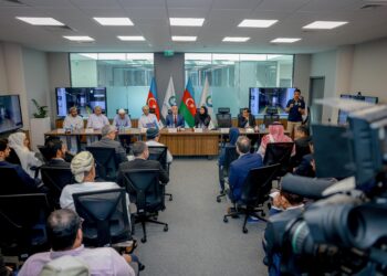 سلطنة عُمان وأذربيجان تستعرضان الفرص الاستثمارية والاقتصادية