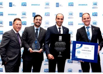 مطارات عمان تواصل حصد الجوائز العالمية في القمة العالمية لخدمة العملاء 2024