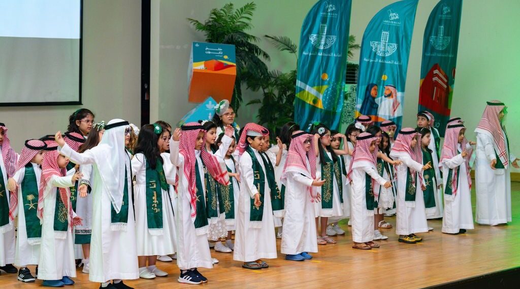 أمانة الشرقية تحتفي ومنسوبيها باليوم الوطني 94