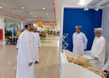 هيئة البيئة بشمال الشرقية تنفذ حملة توعوية حول مخاطر الأكياس البلاستيكية في ولاية سناو