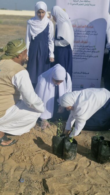 هيئة البيئة بشمال الشرقية تنظم يوماً توعوياً بمدرسة الواصل بولاية بدية 4 1b6cb0ca ff1b 4754 b063 b1cc3bc5c7d1