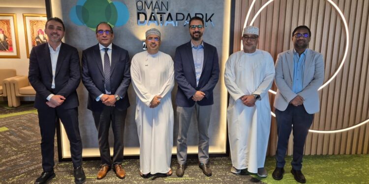 عُمان داتا بارك و INTRO Technology توقعان شراكة استراتيجية باستثمارات قدرها 450 مليون دولار لإنشاء مركز كيميت للبيانات بالمنطقة الاقتصادية لقناة السويس 1 عُمان داتا بارك و INTRO Technology توقعان شراكة استراتيجية باستثمارات قدرها 450 مليون دولار لإنشاء مركز كيميت للبيانات بالمنطقة الاقتصادية لقناة السويس