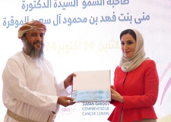 تحت شعار “ساعة وردية” محافظة شمال الشرقية تحتفي بيوم المرأة العمانية