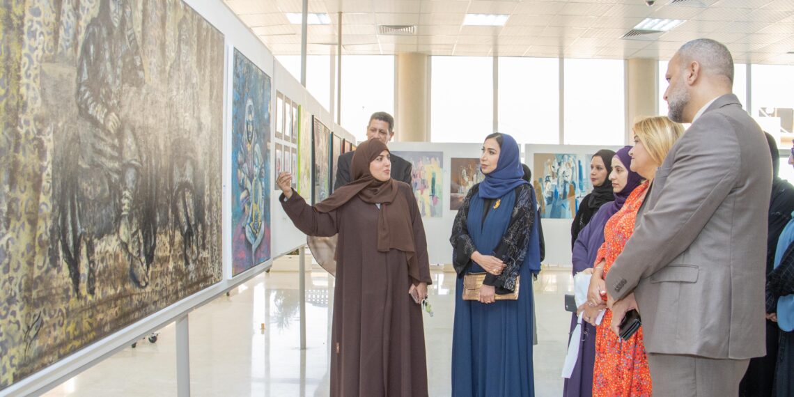 الكلية العلمية للتصميم تنظم معرضًا فنيًا 1 الكلية العلمية للتصميم تنظم معرضًا فنيًا