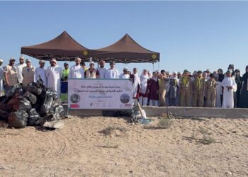 تنفيذ حملة تنظيف لشاطيء حلة الحصن بالسويق