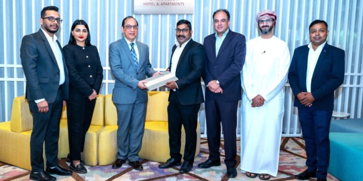 شركة Helping Hands للخدمات الغذائية تبرم اتفاقية مع فندق وشقق موفنبيك غلا مسقط 1 شركة Helping Hands للخدمات الغذائية تبرم اتفاقية مع فندق وشقق موفنبيك غلا مسقط