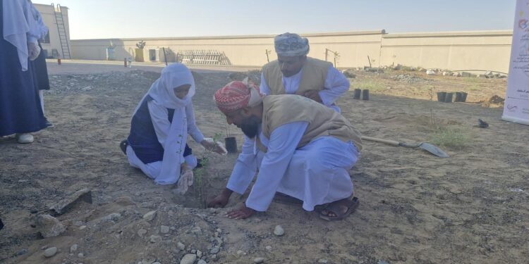 هيئة البيئة بشمال الشرقية تنظم يوماً توعوياً بمدرسة الواصل بولاية بدية 1 هيئة البيئة بشمال الشرقية تنظم يوماً توعوياً بمدرسة الواصل بولاية بدية