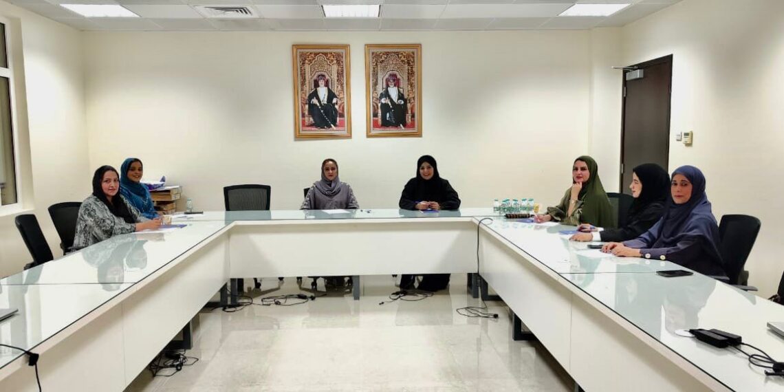في اجتماعها الرابع لجنة شؤون الصحفيات تناقش الاستعدادت للاحتفال بيوم المرأة العمانية 1 في اجتماعها الرابع لجنة شؤون الصحفيات تناقش الاستعدادت للاحتفال بيوم المرأة العمانية