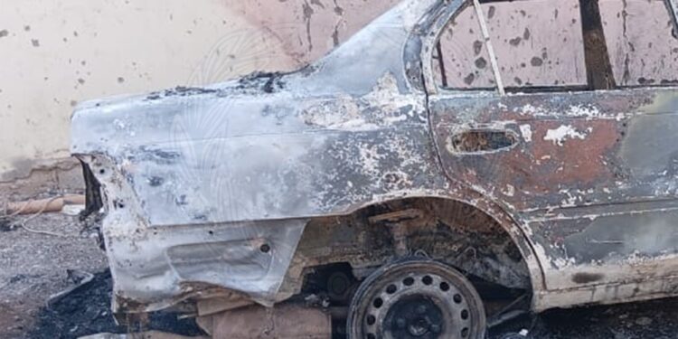 القبض على شخصين قاما بإضرام النار عمداً في مركبة بالرستاق