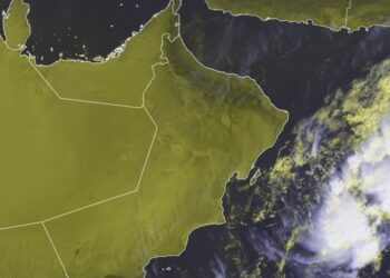 مركز الحالة المدارية يبعد 920 كم عن سواحل محافظة ظفار