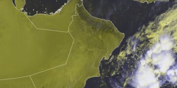 مركز الحالة المدارية يبعد 920 كم عن سواحل محافظة ظفار