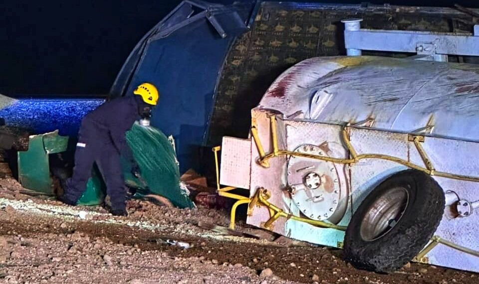 وفاة مواطنين اثنين نتيجة حادث تدهور قاطرة ومقطورة بأدم 1 وفاة مواطنين اثنين نتيجة حادث تدهور قاطرة ومقطورة بأدم