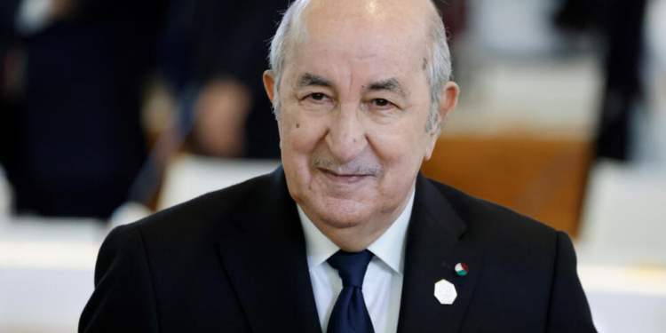 الرئيس الجزائري يصل إلى سلطنة عُمان 1 الرئيس الجزائري يصل إلى سلطنة عُمان