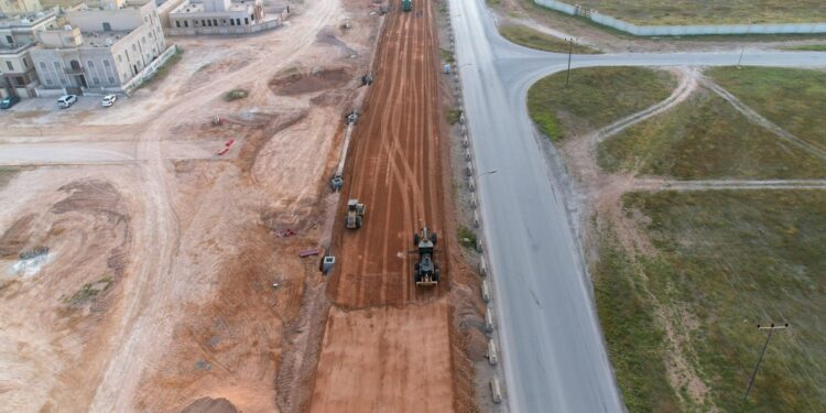 بلديةُ ظفار تُنفّذ مشروعات طرق في صلالة بتكلفة 34 مليون ريال عُماني