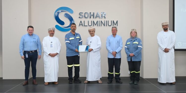 صحار ألمنيوم تعلن عن الدفعة الجديدة ضمن برنامج دعم إكمال الدراسة للموظفين 1 صحار ألمنيوم تعلن عن الدفعة الجديدة ضمن برنامج دعم إكمال الدراسة للموظفين