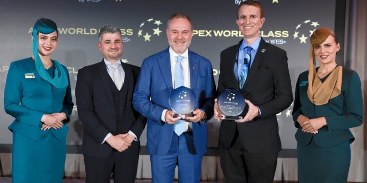 الطيران العُماني يحصد اثنتين من أعلى جوائز تصنيف الفئة العالمية من أبيكس