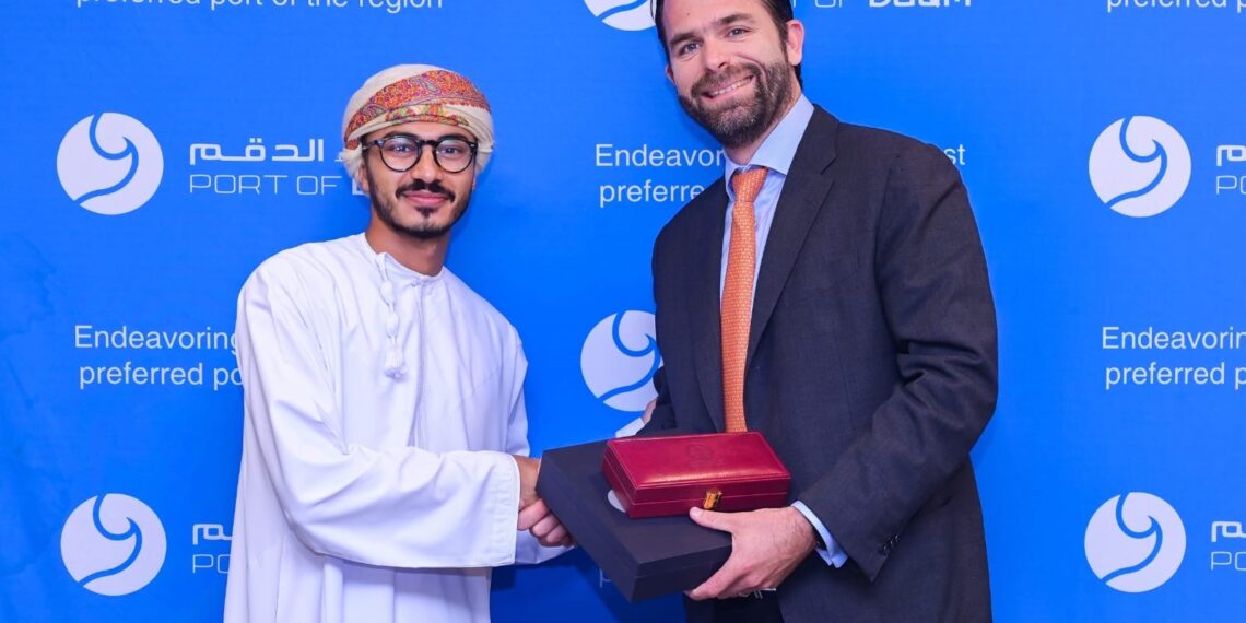 قسم المشاريع الخاصة بشركة كيمجي رامداس يتعاون مع ميناء الدقم لتعزيز السلامة البحرية من خلال نظام متطور لحركة السفن