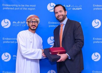 قسم المشاريع الخاصة بشركة كيمجي رامداس يتعاون مع ميناء الدقم لتعزيز السلامة البحرية من خلال نظام متطور لحركة السفن