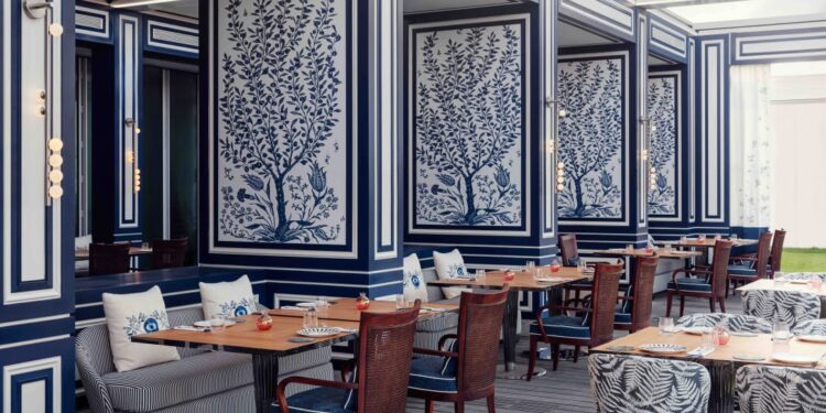 جوهرة المطبخ اللبناني “أم شريف” تتألق في سماء العاصمة مسقط