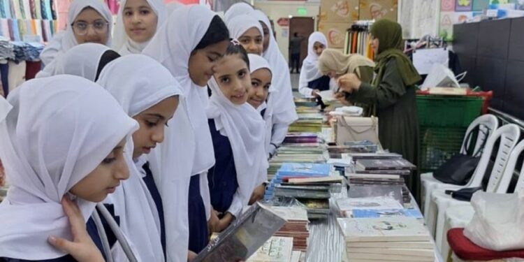 ختام معرض الكتاب الأول بالظاهرة