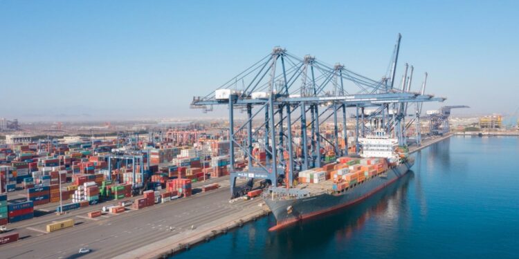 وفد عُماني تجاري يزور السعودية لتعزيز التبادل التجاري والاستثماري