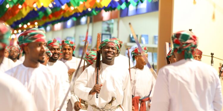 مركز أبوظبي للغة العربية يحتفل بالعيد الوطني الـ54 لسلطنة عمان 1 مركز أبوظبي للغة العربية يحتفل بالعيد الوطني الـ54 لسلطنة عمان