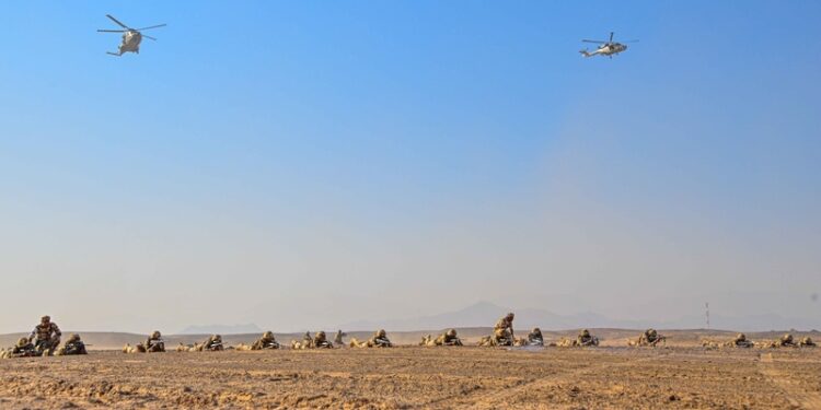 سلاح الجو السُّلطاني العُماني ينفذ البيان العملي للتمرين التعبوي 1 سلاح الجو السُّلطاني العُماني ينفذ البيان العملي للتمرين التعبوي
