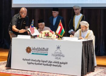 سلطنةُ عُمان توقّع مذكرة تعاون لإنشاء مركز البحوث والدراسات العمانية بماليزيا  
