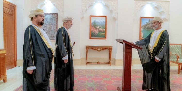 23 قاضيًا بالمحكمة العُليا يُؤدّون اليمينَ القانونية 1 23 قاضيًا بالمحكمة العُليا يُؤدّون اليمينَ القانونية