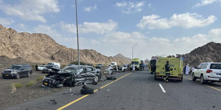 وفاة مواطنين وإصابة 22 شخصاً بسبب حادث مروري بين 7 مركبات