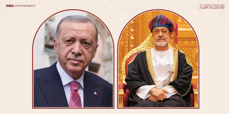 جلالةُ السُّلطان المعظم والرئيس التُّركي يتبادلان الأوسمةَ بالمجمع الرئاسي بأنقرة