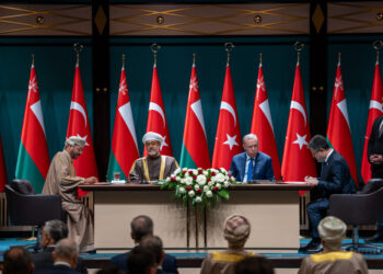 جلالةُ السُّلطان المعظّم والرئيسُ التركي يشهدان التوقيع على 10 اتفاقيّات ومذكّرات تفاهم