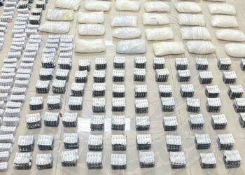 القبض على 3 آسيويين حاولوا تهريب كميات من مخدري الكريستال والماريجوانا