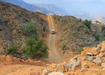 96 بالمائة نسبة الإنجاز بشق الطريق الجبلي مشروع خصب ليما دبا