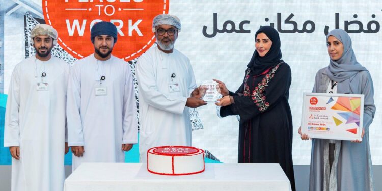بنك مسقط يحتفل رسمياً بالتتويج بجائزة أفضل مكان للعمل لعام 2024