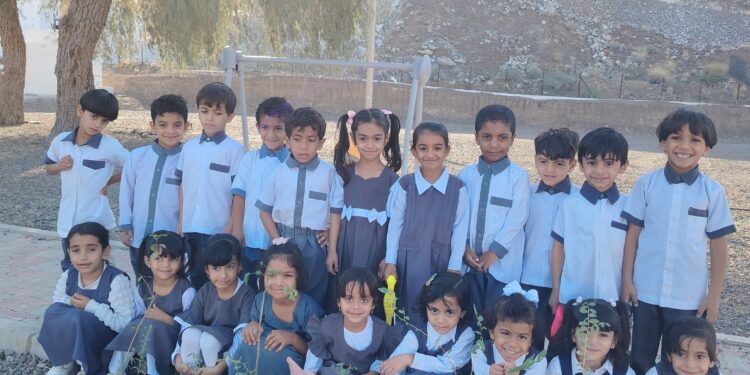 تنفيذ حملة استزراع شتلات برية بمنتزه الحاجر 1 تنفيذ حملة استزراع شتلات برية بمنتزه الحاجر